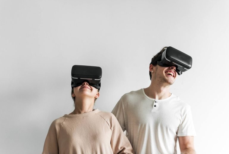 white-couple-experiencing-virtual-reality-with-vr-AJZC7DN.jpg white-couple-experiencing-virtual-reality-with-vr-AJZC7DN.jpg